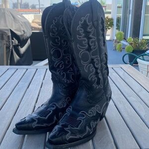 Ariat western boots in black